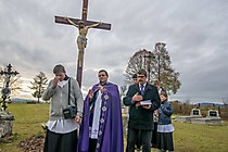 Posvätenie nového hlavného kríža na cintoríne